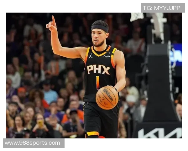 布克首节表现出色三分球未中依然轻松拿下12分2板2助