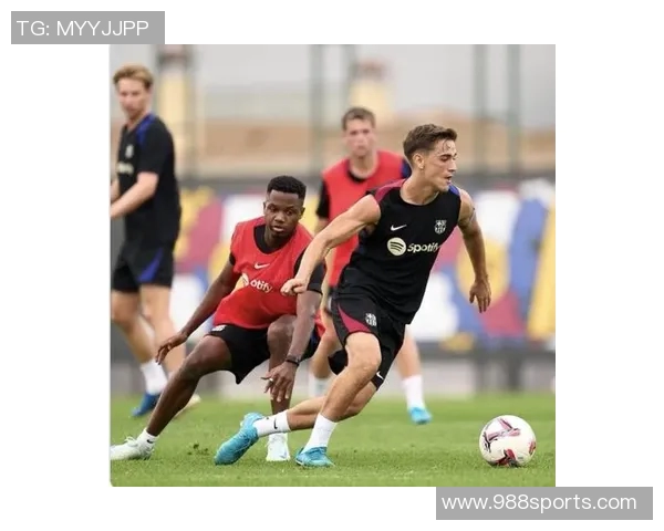 亚马尔德比战前一天积极训练奥尔莫恢复状态随队合练